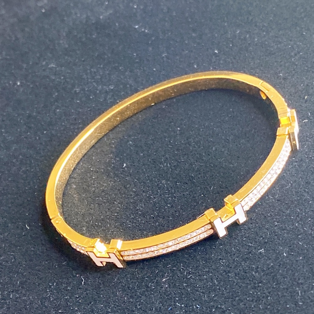Bangle w/ Diamonds Letters H
